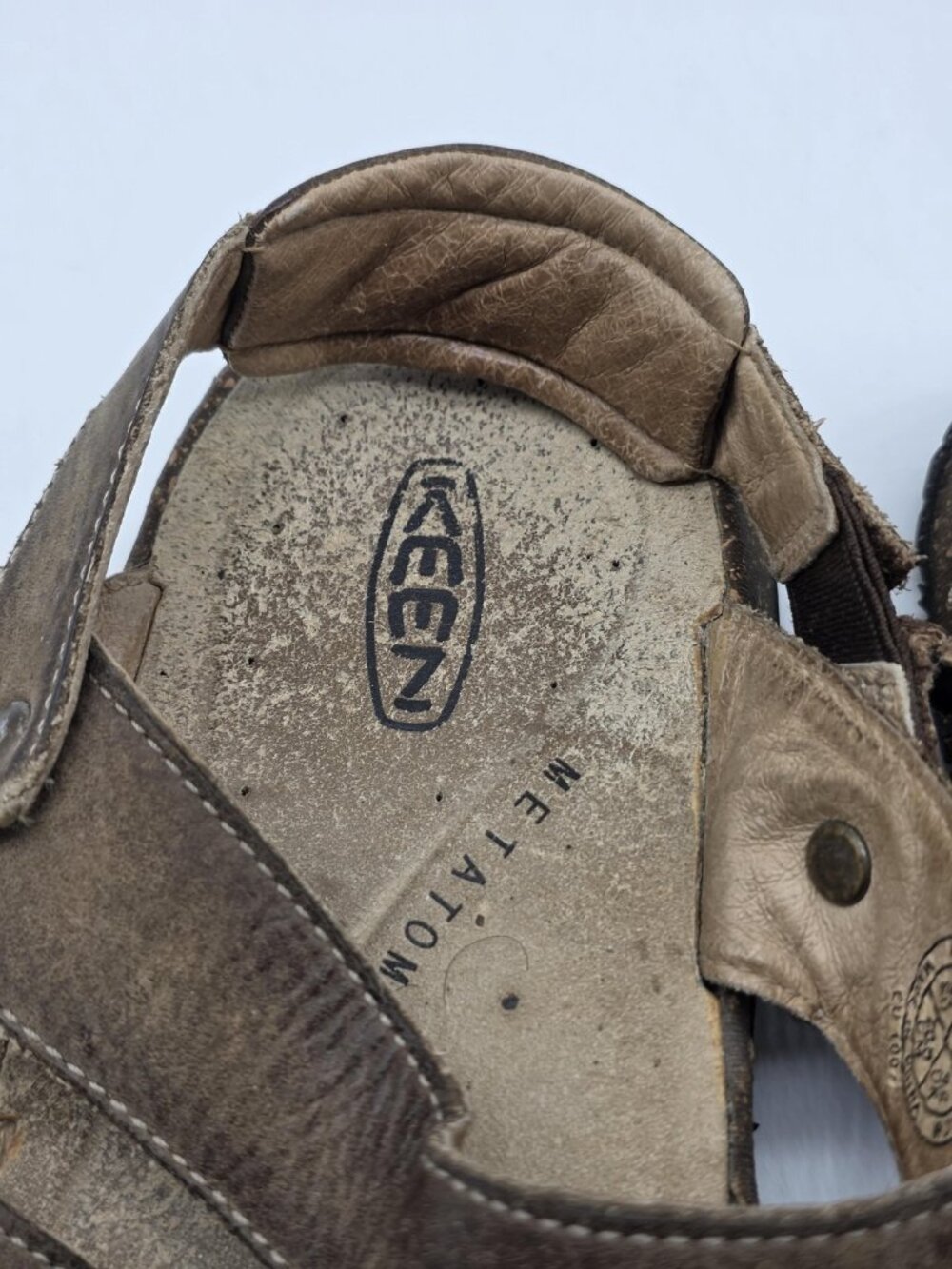 Keen Sandals Shoes Mens Size 10.5 Brown Leather Fisherman Hook Loop Damage - Picture 6 of 13